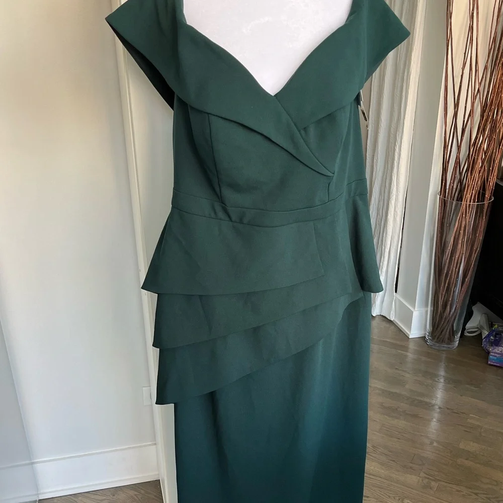 NWT. Xscape Off the Shoulder Scuba Crepe Column Gown. Size 16W - Picture 6 of 16